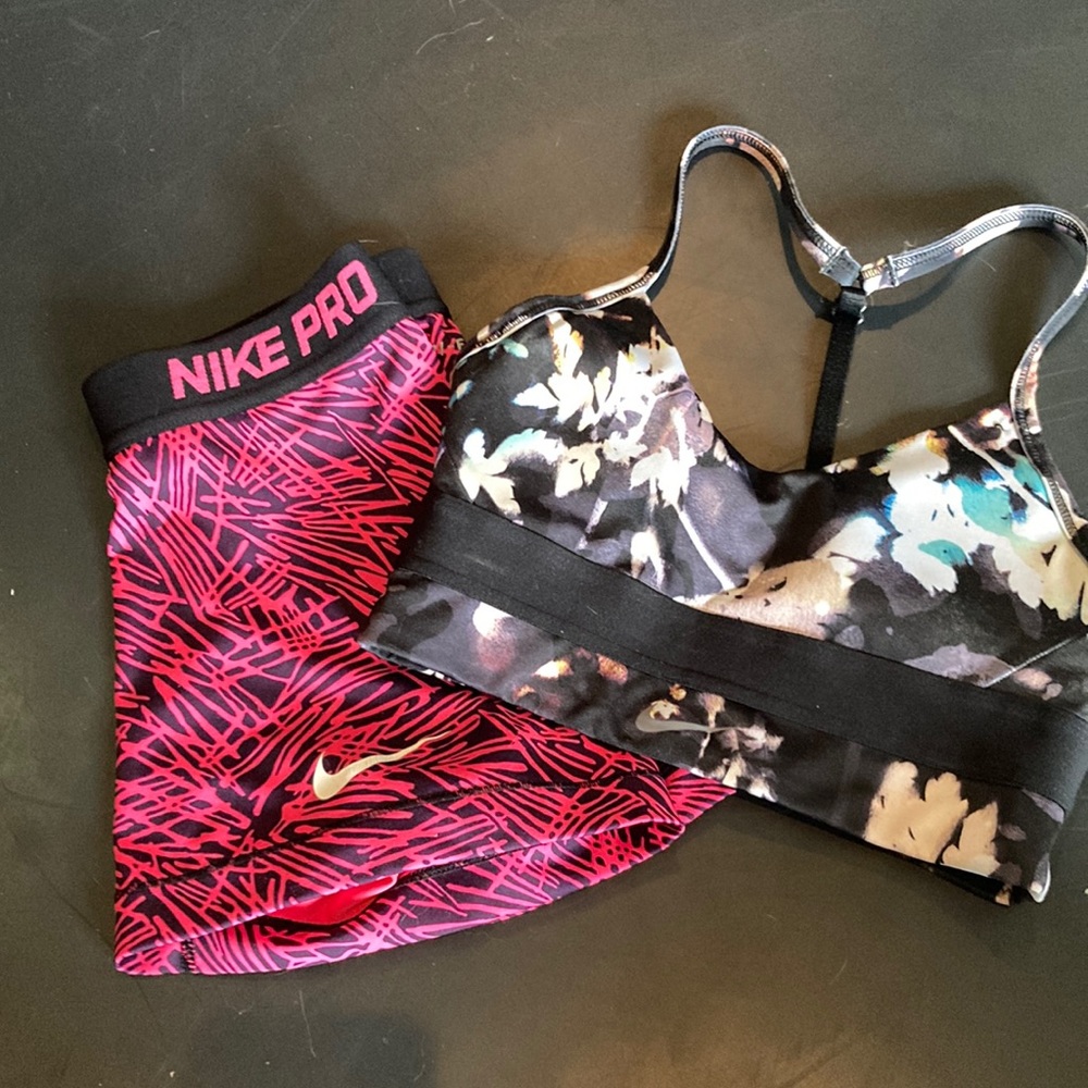 Nike mismatched workout bundle